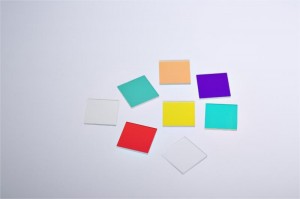 Ilustración de filtros de interferencia, mostrada sin una longitud de onda de corte específica.